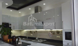 Квартира 3-комн 80 м² - Юрьевская, Батуми