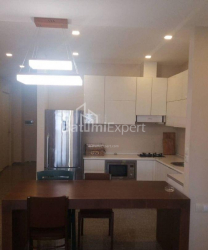Квартира 3-комн 92 м² - Зураба Горгиладзе, Батуми