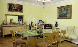 Квартира 4-комн 135 м² - Юрьевская, Батуми