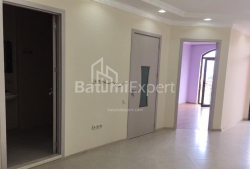 Квартира 4-комн 73 м² - Ильи Чавчавадзе, Батуми
