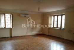 Квартира 3-комн 92 м² - 26 мая, Батуми