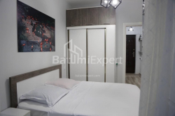 Квартира 2-комн 47 м² - Зураба Горгиладзе, Батуми