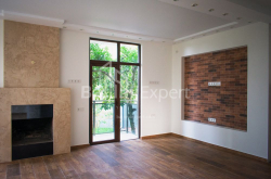 Частный дом 5-комн 230 м² - Свимон Кананели, Квариати